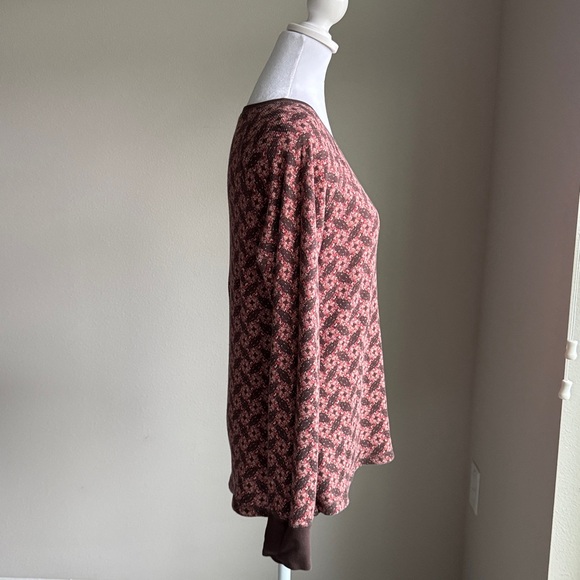 Cabela’s women’s longsleeve thermal shirt - Picture 5 of 6